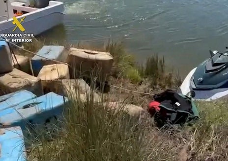 Imagen secundaria 1 - Narcotráfico en Huelva: Intervienen en Palos más de 800 kilos de hachís de una embarcación que navegaba por la ría