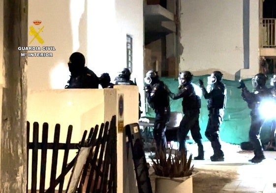 Intervención de la Guardia Civil en una de las fincas