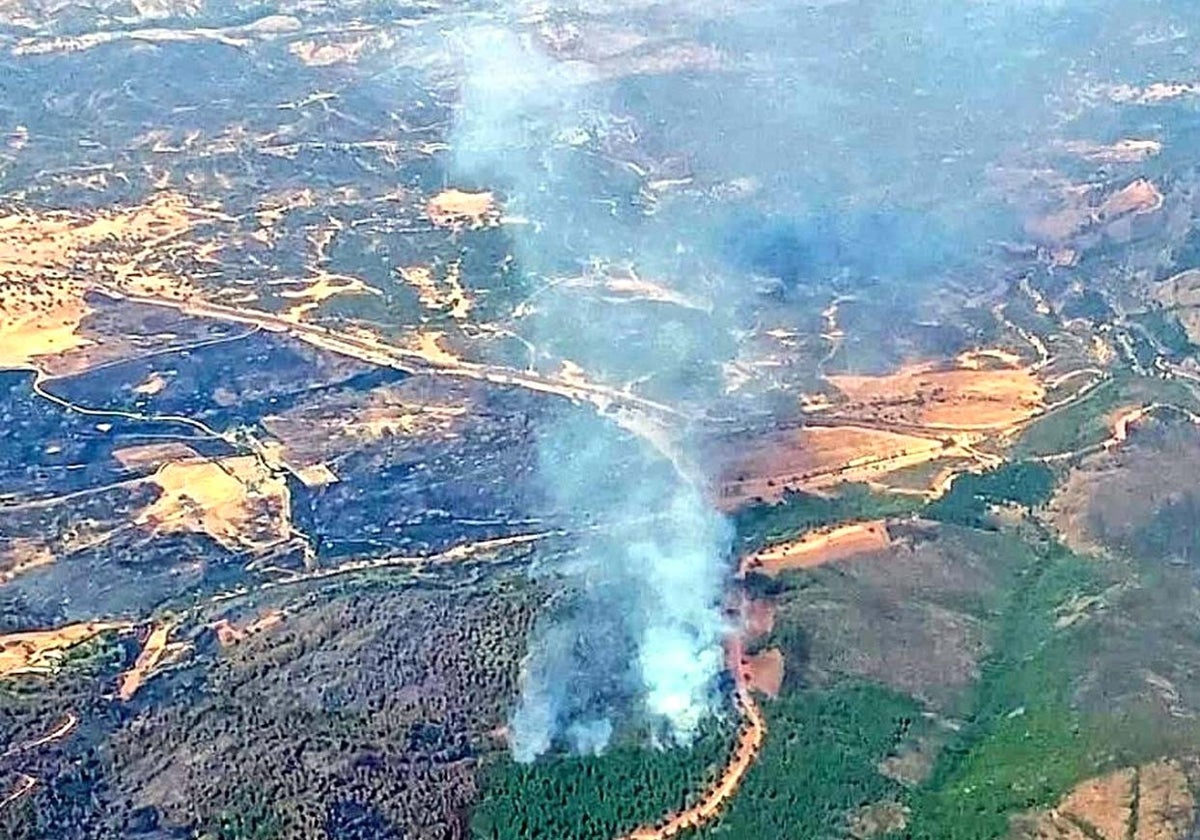 Imagen del incendio en el paraje 'La Contienda' de Aroche
