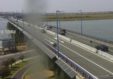 Un accidente antes del Puente del Odiel provoca cortes de tráfico y grandes retenciones
