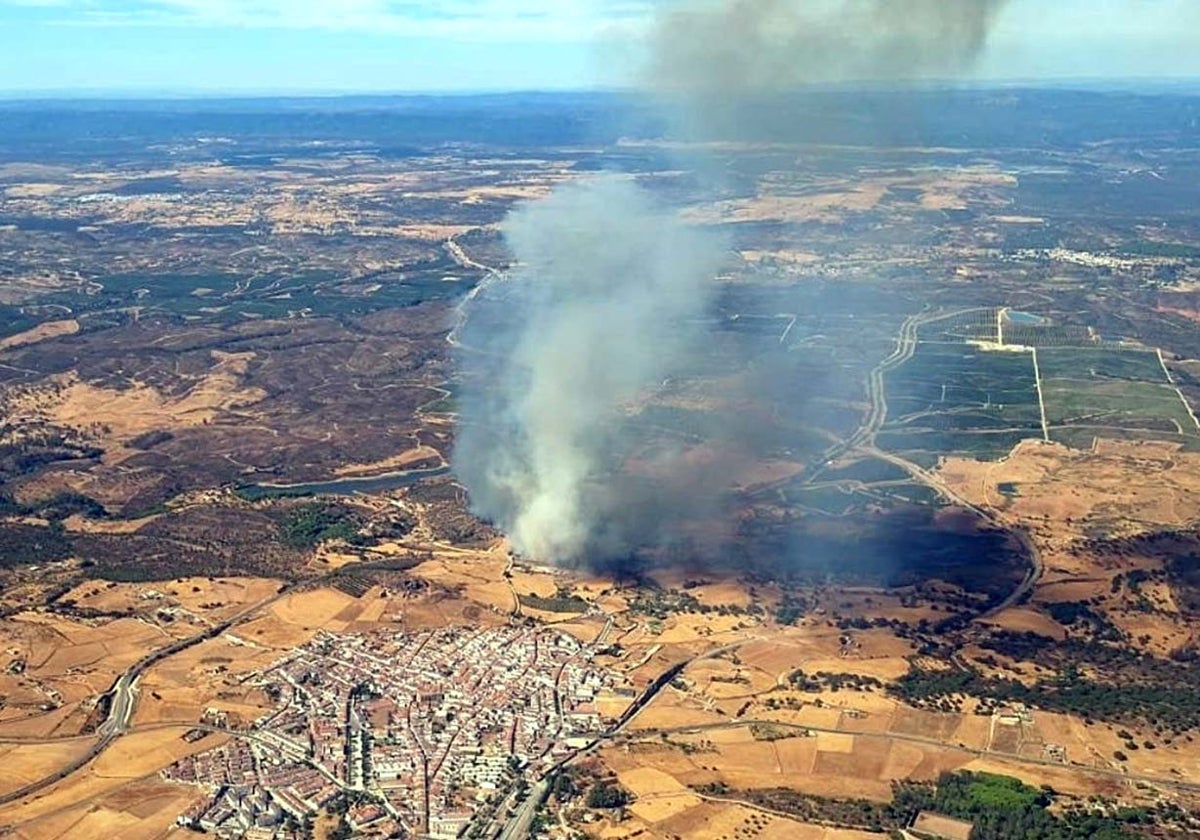 Imagen del incendio declarado en Calañas