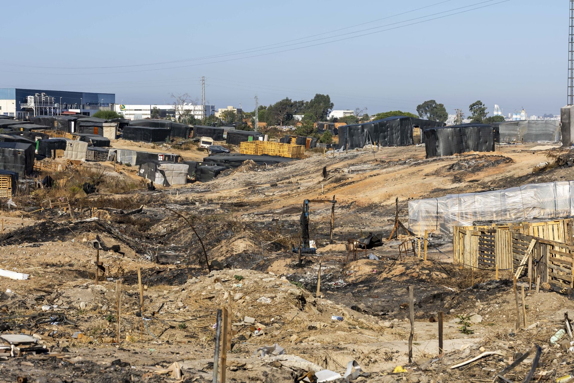 Así ha quedado el asentamiento chabolista de Palos tras el nuevo incendio