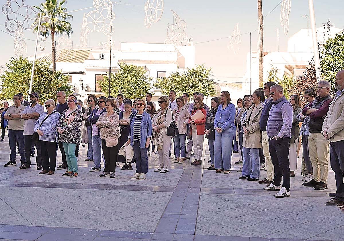 Concentración de repulsa en Moguer tras el asesinato machista
