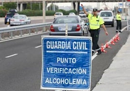 Sin permiso de conducir y quintuplicando la tasa de alcohol, así circulaba un conductor por una vía de Huelva