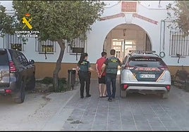 La operación se ha saldado por ahora con la detención de un vecino de Aracena
