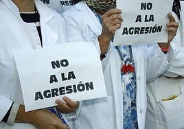Un juzgado de Huelva prohíbe a un paciente acercarse a su médico tras agredirle en la calle