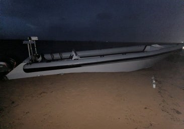 El temporal deja casi una decena de narcolanchas abandonadas frente a las costas de Huelva