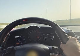 Imagen del video subido por el conductor temerario