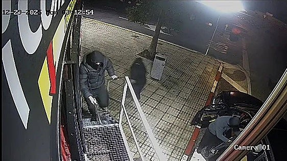 Dos detenidos por el robo de la caja fuerte del 'Camión de los Regalos' que apareció en la Sierra de Huelva