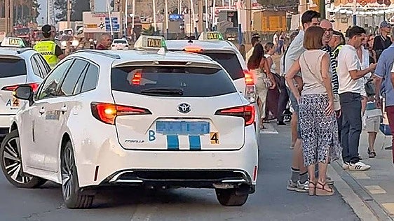 Salvaje agresión con una botella rota a un taxista de Huelva