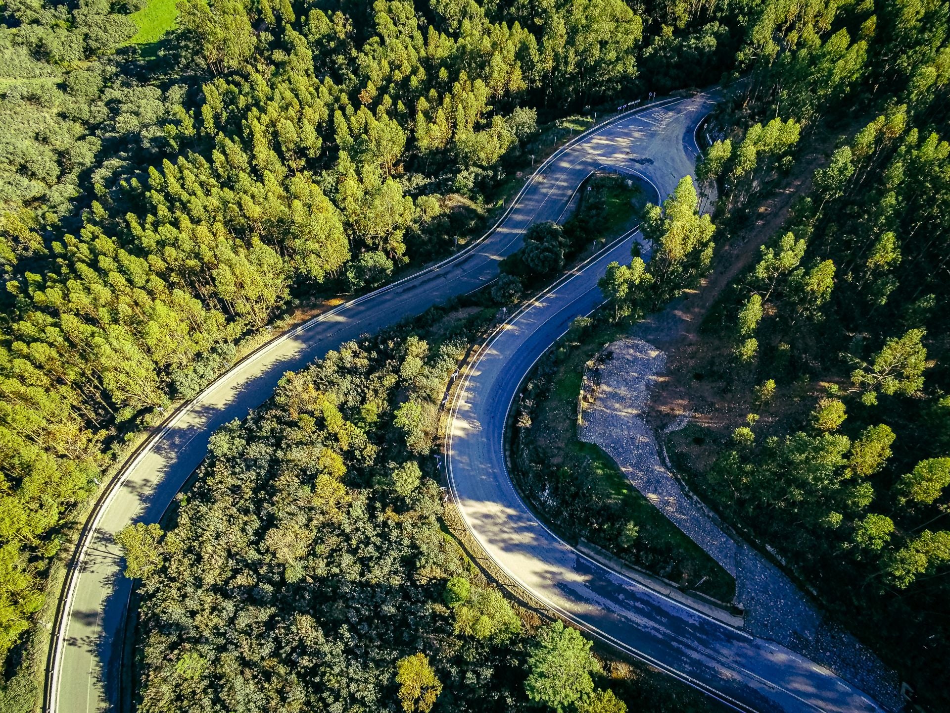 Carretera entre Aracena y el pantano