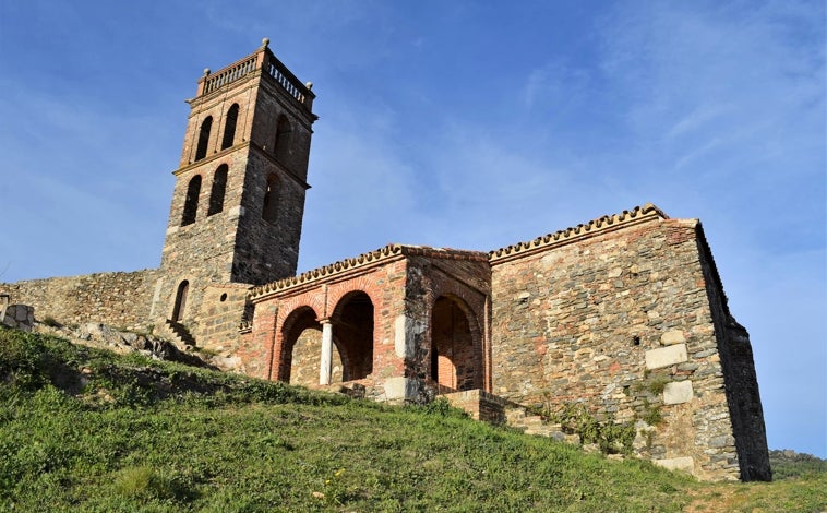 Imagen principal - Ni Aracena ni Cortegana: este es el pueblo de Huelva que más visitas recibe