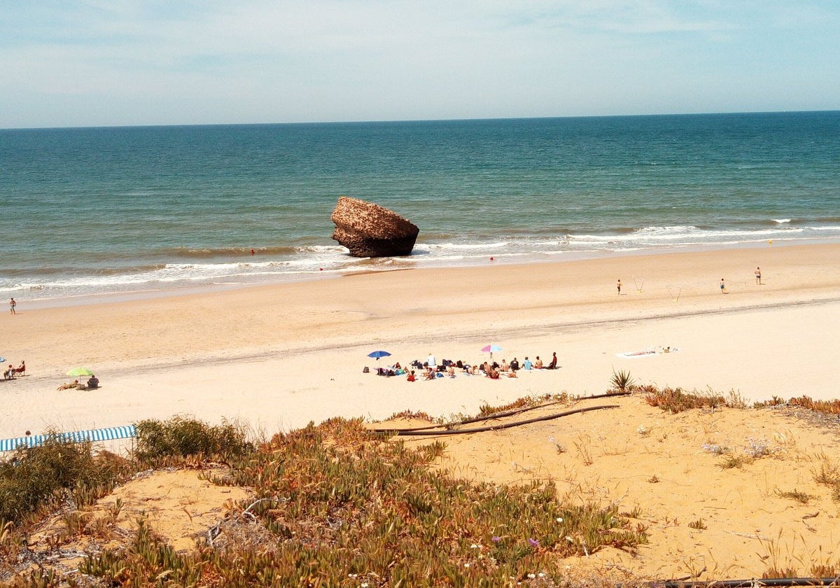 Vista de la playa de Matalascañas, una de las más bonitas de Huelva en 2025 para National Geographic