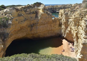 La pequeña y desconocida cala de Portugal que te dejará con la boca abierta por su belleza: se encuentra a una hora de Huelva