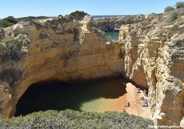 La pequeña y desconocida cala de Portugal que te dejará con la boca abierta por su belleza: se encuentra a una hora de Huelva