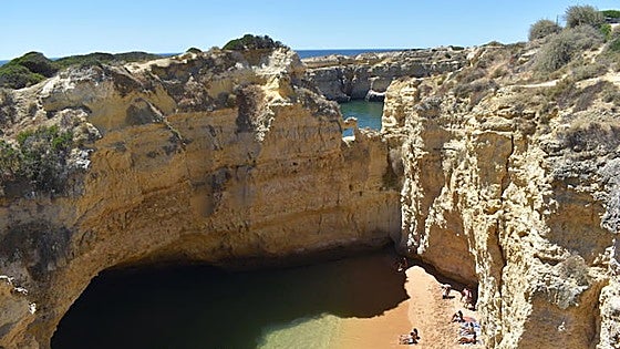 La pequeña y desconocida cala de Portugal que te dejará con la boca abierta por su belleza: se encuentra a una hora de Huelva