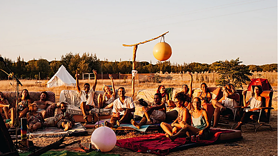 Desconexión, yoga y menús vegetarianos: el camping ecológico y alternativo que triunfa en el entorno de Doñana