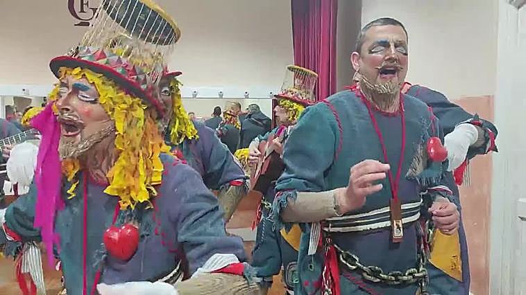 Comparsa LOS ESCLAVOS en camerinos