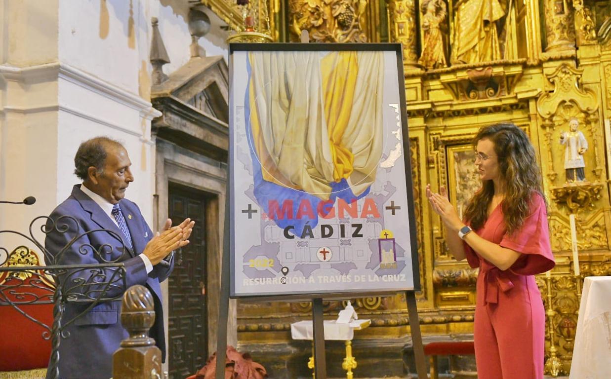 Paco Muriel, vicepresidente del Consejo de Hermandades junto a Lola Cazalilla