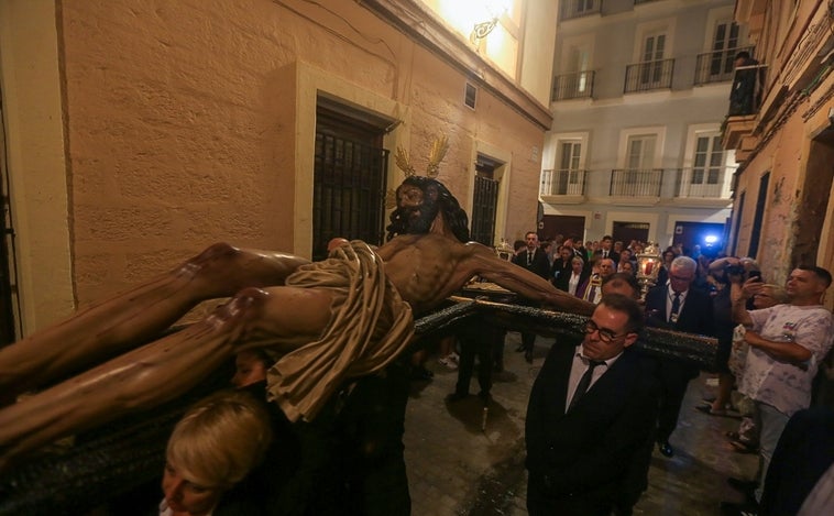 Dónde ver en directo los traslados de hoy viernes de la Procesión Magna de Cádiz 2022