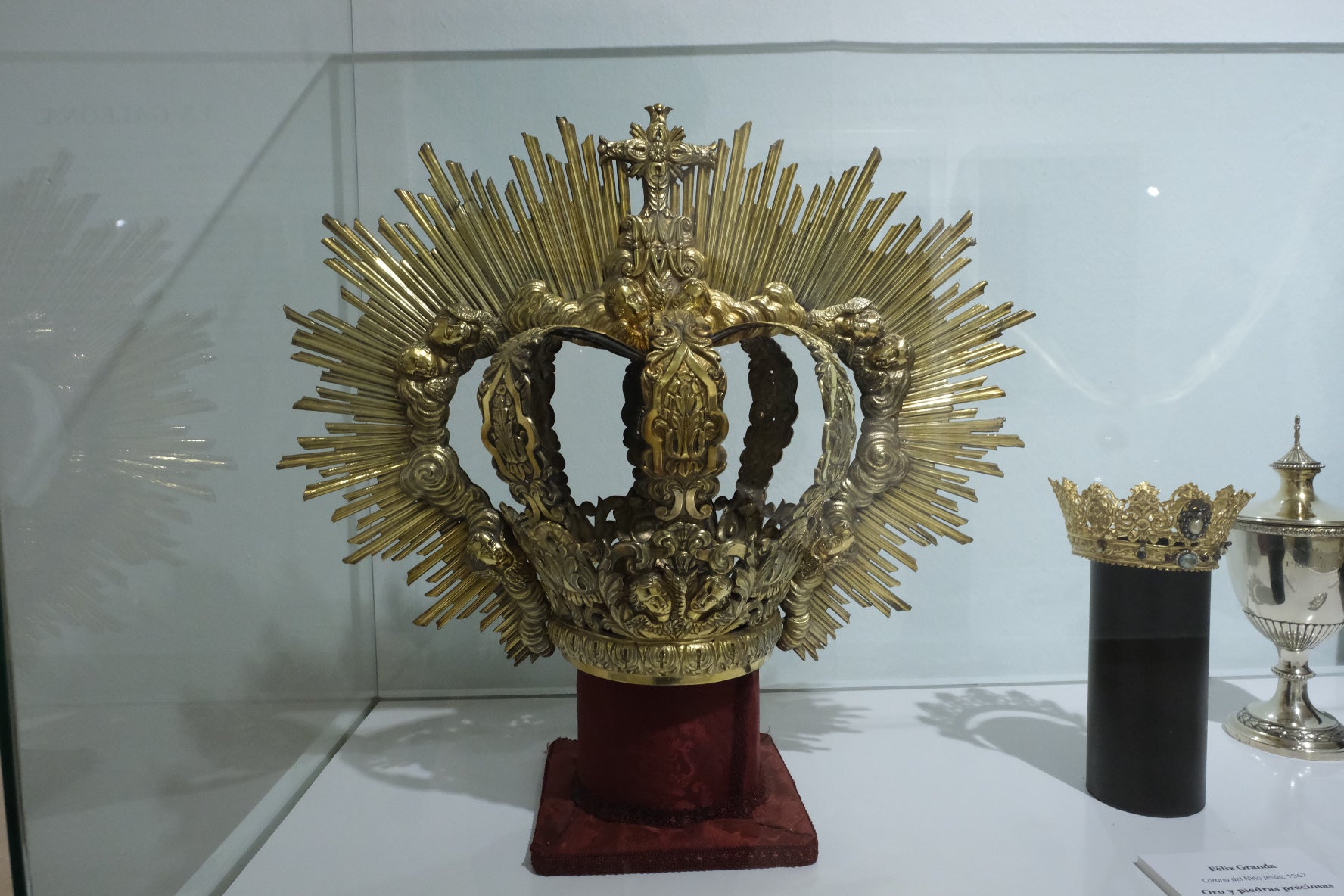 Fotos: la exposición &#039;Rosario, por Cádiz coronada&#039; en la Fundación Cajasol
