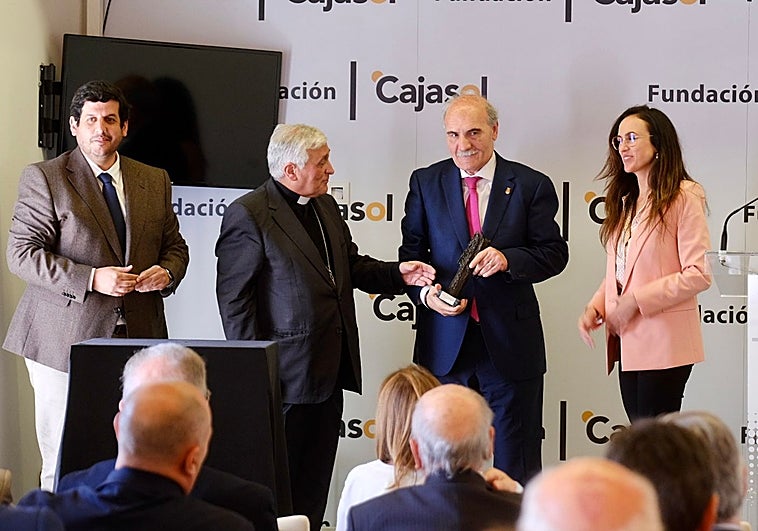 El Consejo Local de Cádiz recibe el premio Gota a Gota de la Fundación Cajasol