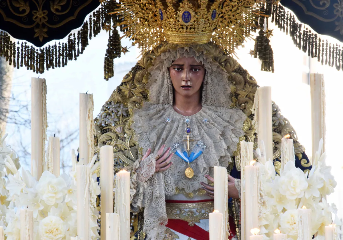 Nuestra Señora de la Estrella bajo su palio