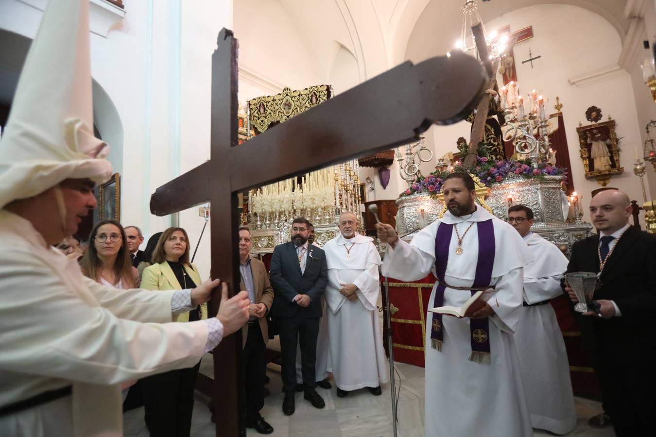 Fotos: el estreno procesional del Nazareno de la Obediencia de Cádiz