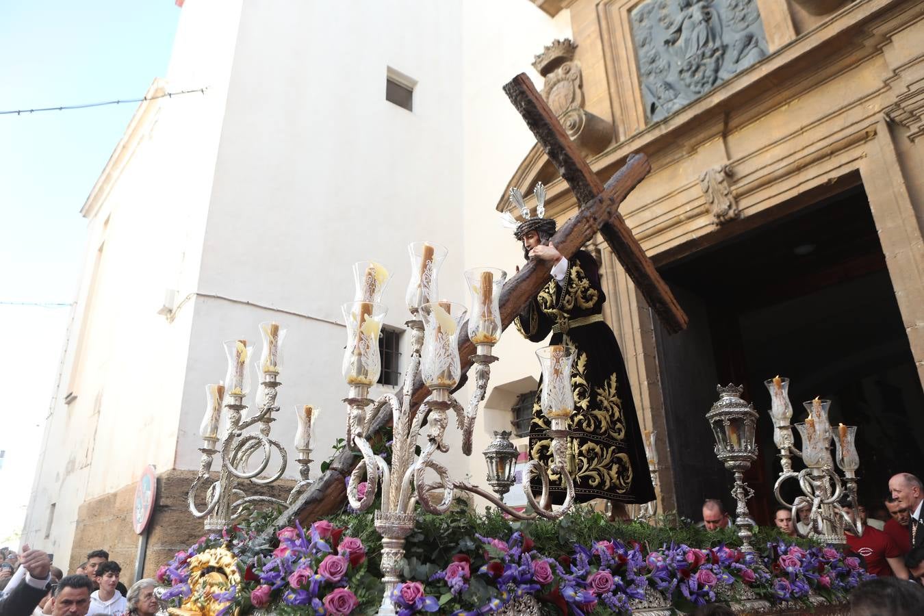 Fotos: el estreno procesional del Nazareno de la Obediencia de Cádiz