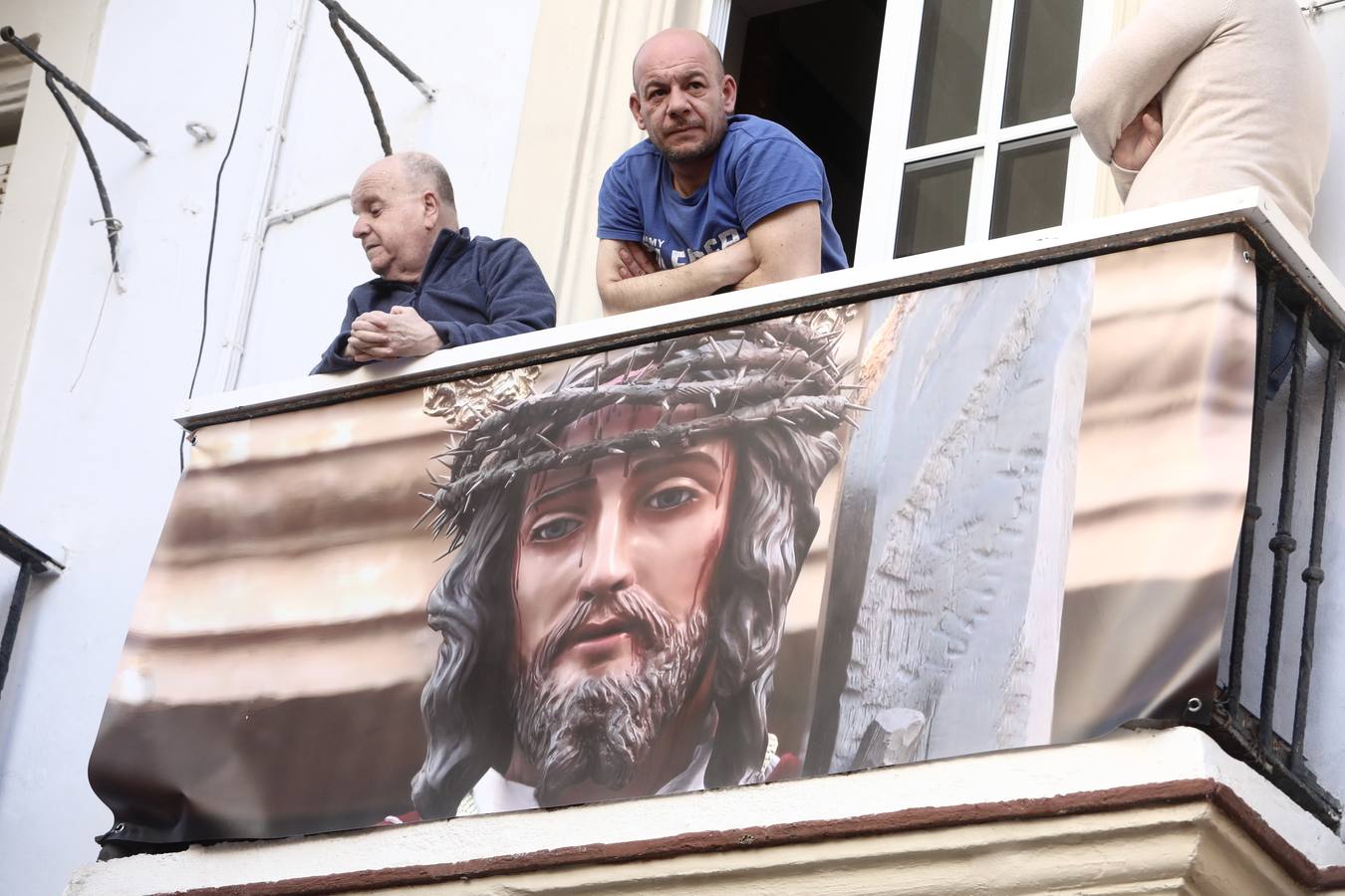 Fotos: el estreno procesional del Nazareno de la Obediencia de Cádiz