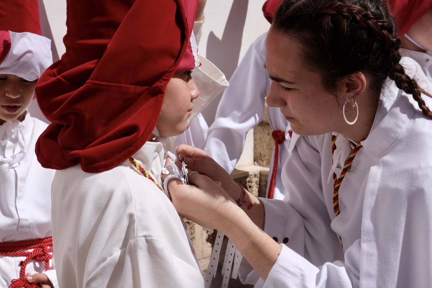 Fotos: la Borriquita ya luce en procesión en este Domingo de Ramos