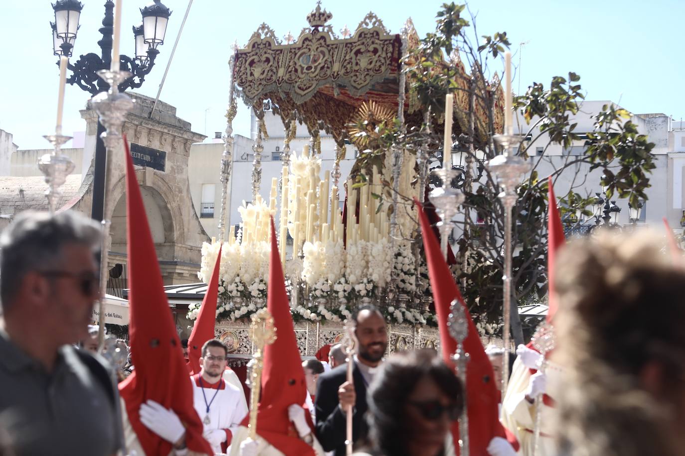 Fotos: Las Penas y su andar por las calles de Cádiz en este Domingo de Ramos