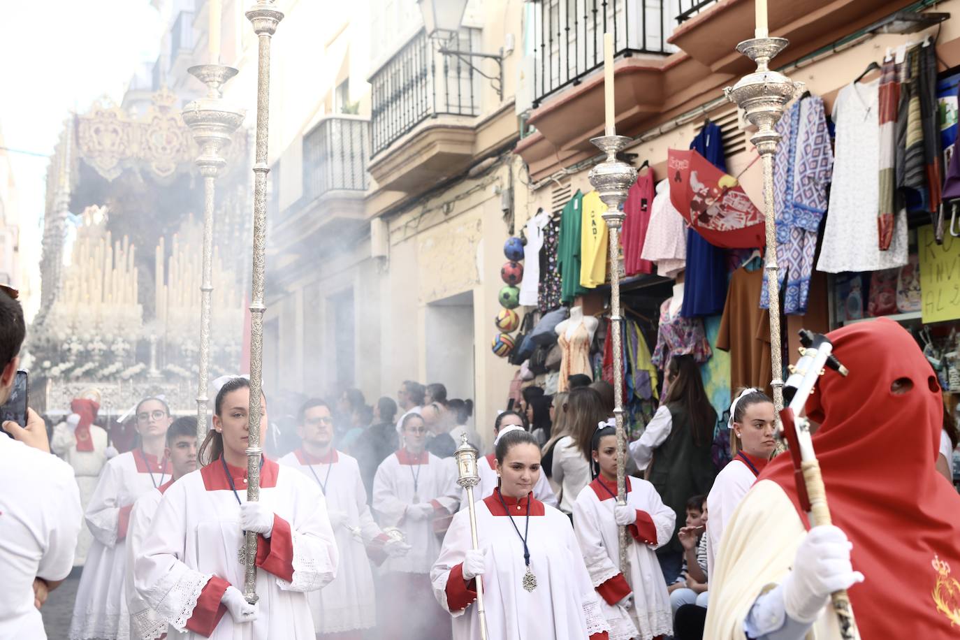 Fotos: Las Penas y su andar por las calles de Cádiz en este Domingo de Ramos