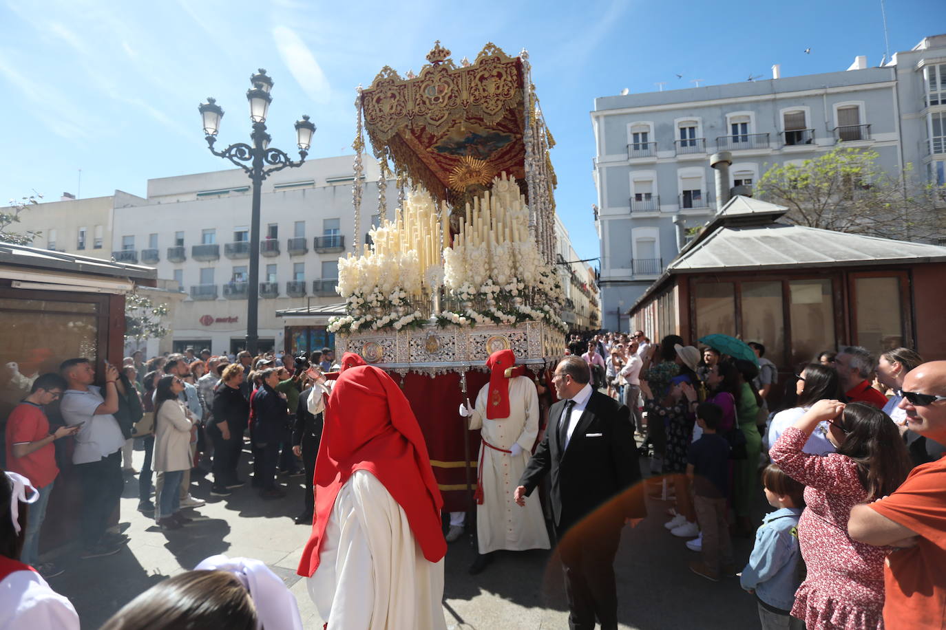 Fotos: Las Penas y su andar por las calles de Cádiz en este Domingo de Ramos