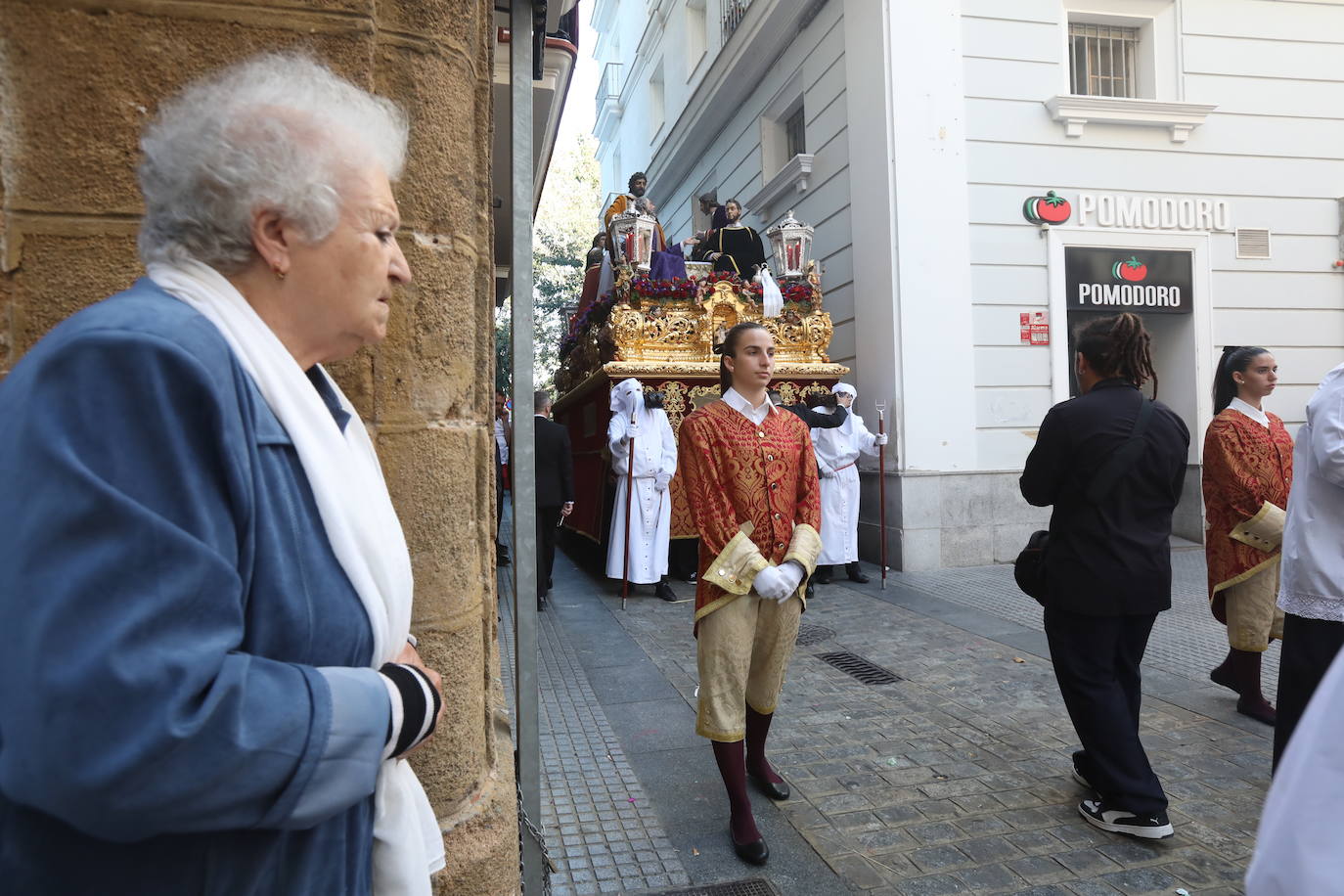 Fotos: La Sagrada Cena en su desfile del Domingo de Ramos en Cádiz