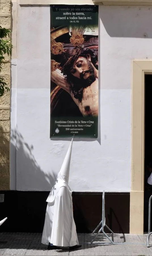Fotos: El Nazareno del Amor recorre las calles de Cádiz