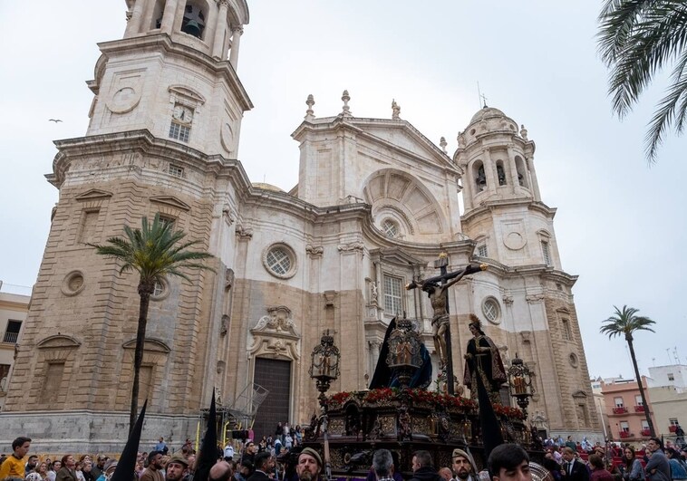 Fotos: Piedad procesiona el Martes Santo en Cádiz