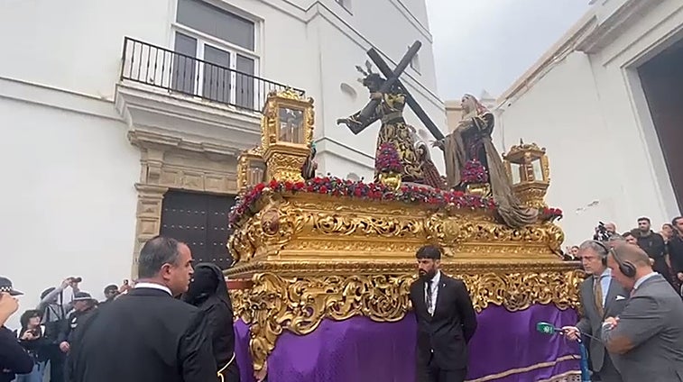 Vídeo: Las puertas de Santa Cruz en Cádiz se abren para la salida de Sanidad
