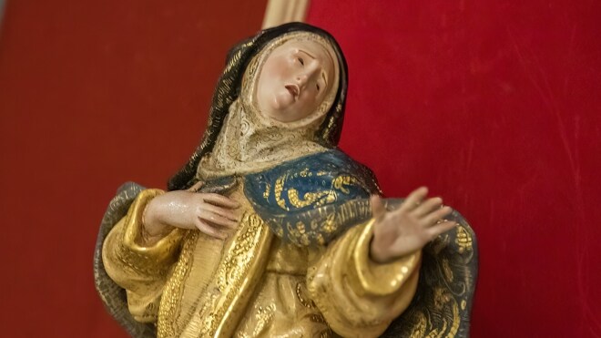 Santa Beatriz de Silva en el relieve de la cartela del Nazareno