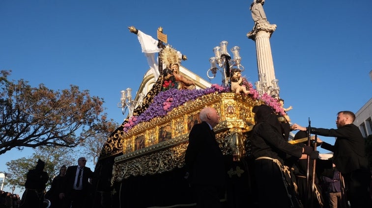 Vídeo: El Caminito sale de la Capilla de las Angustias este Miércoles Santo en Cádiz