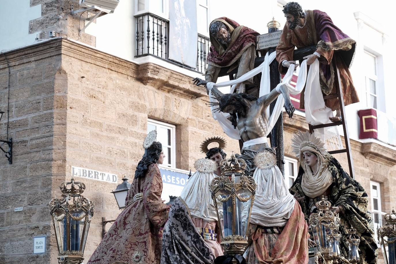 Fotos: Descendimiento, el Viernes Santo en Cádiz