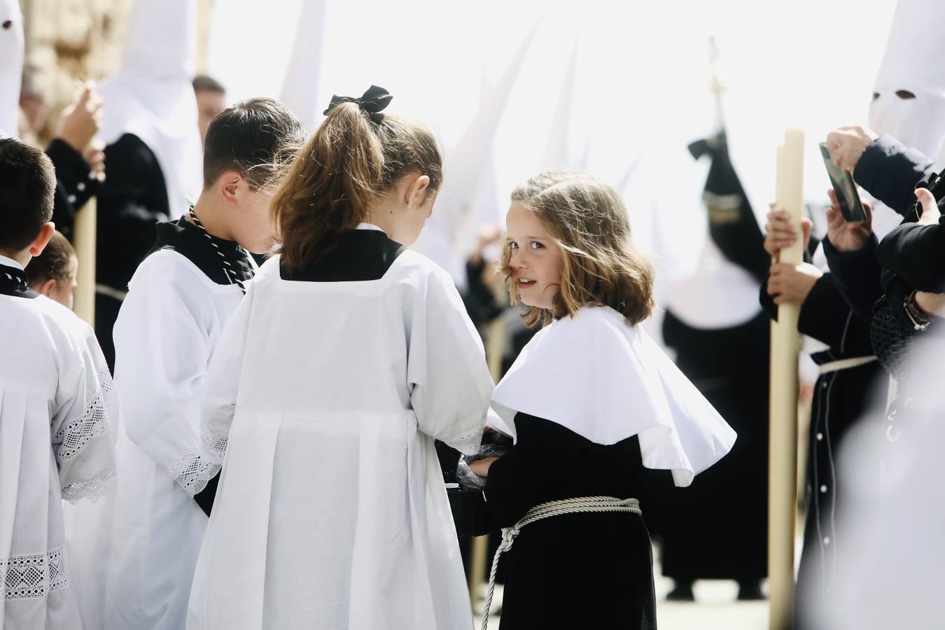 La hermandad de la Soledad y el Santo Entierro en el Sábado Santo de Cádiz