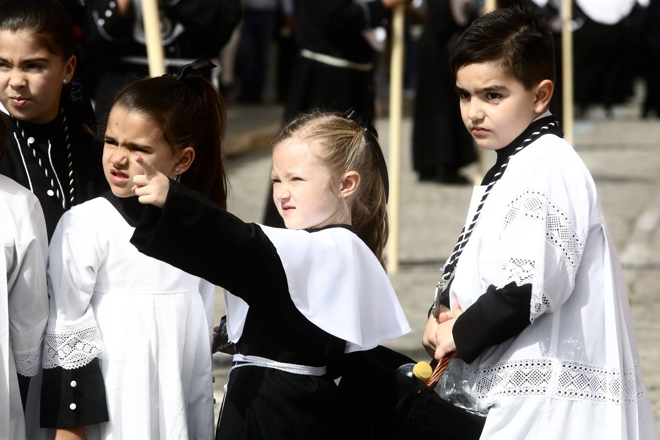 La hermandad de la Soledad y el Santo Entierro en el Sábado Santo de Cádiz