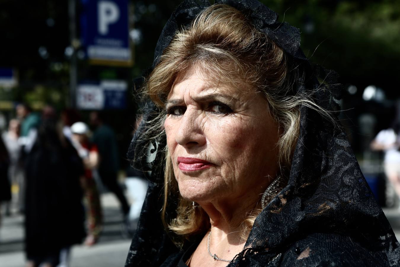 La hermandad de la Soledad y el Santo Entierro en el Sábado Santo de Cádiz