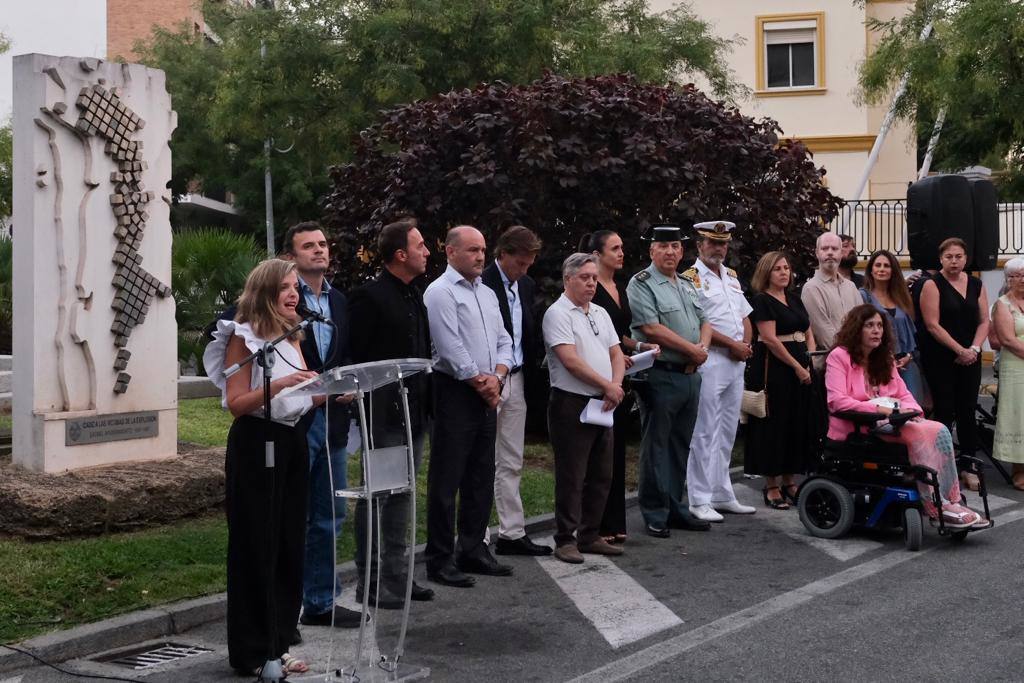 Fotos: Acto homenaje a las víctimas de la Explosión de Cádiz en su 76 aniversario