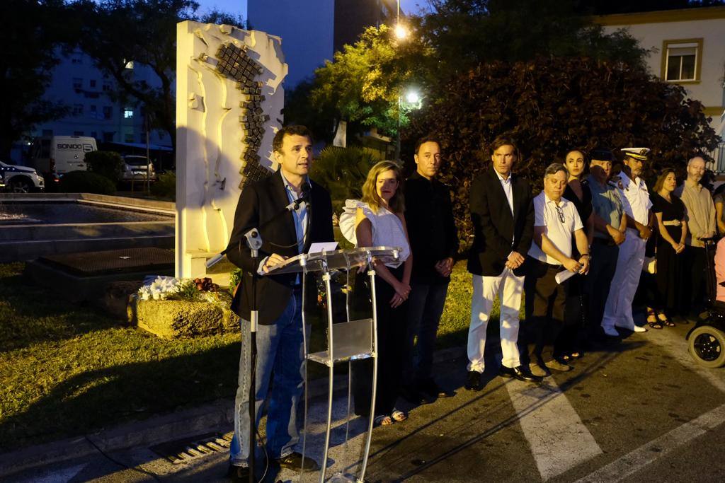 Fotos: Acto homenaje a las víctimas de la Explosión de Cádiz en su 76 aniversario