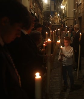 Imagen secundaria 2 - La Virgen del Rosario recorre las calles de la feligresía