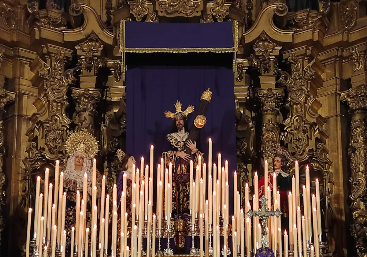 La Virgen de los Dolores, Jesús Nazareno y San Juan en el altar mayor de Santa María para el Quinario