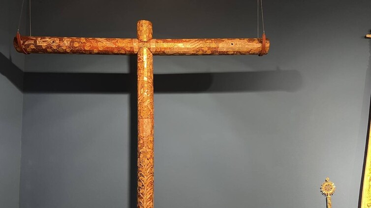 La cruz de Columna que causa sensación