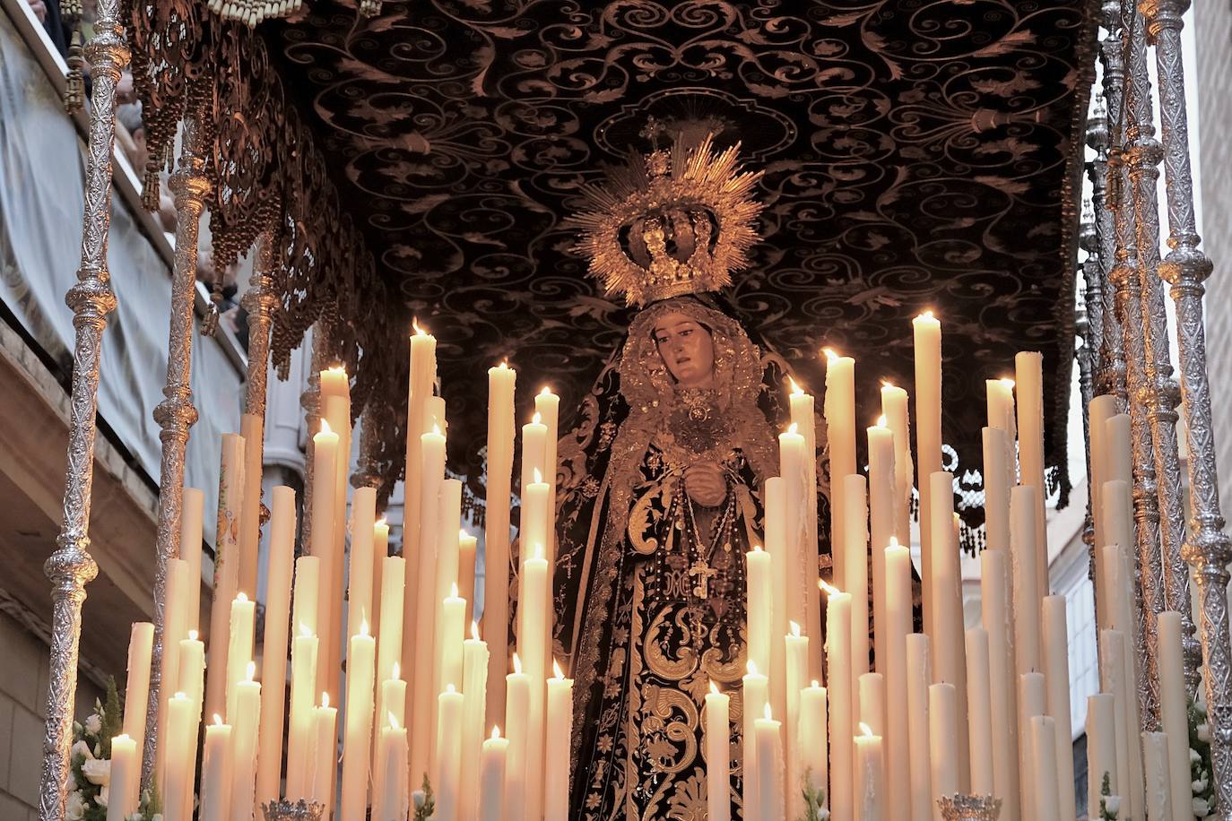 Fotos: Servitas en el Viernes de Dolores de la Semana Santa de Cádiz 2024